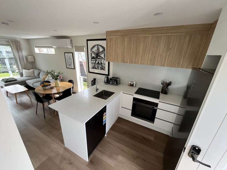 325 Glengarry Road Glen Eden_4