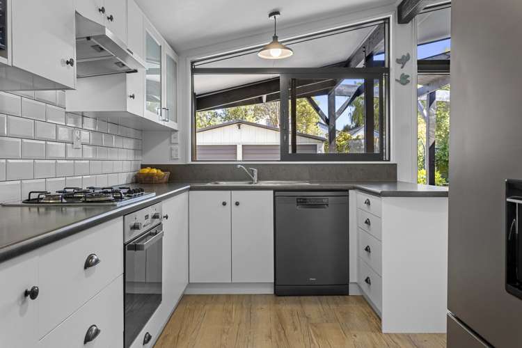 28 Millstream Drive Lincoln_3