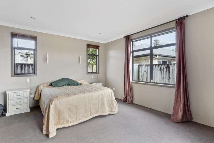 14 Thistlewood Avenue Hamilton East_7