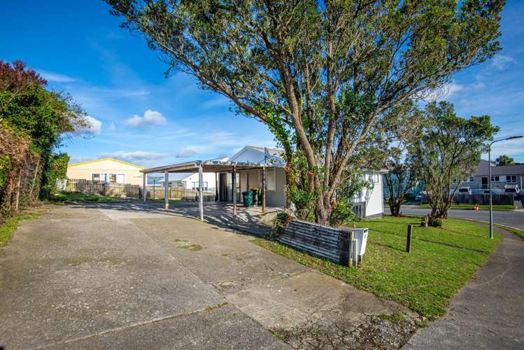 2 Penguin Grove Waitangirua_12