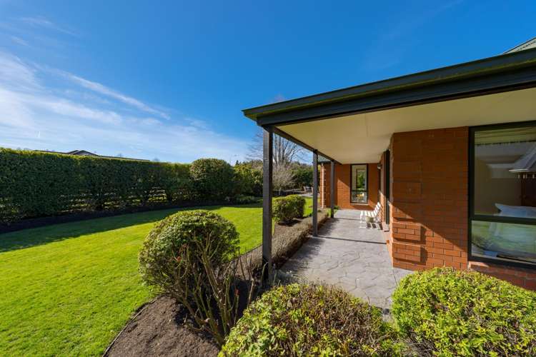 2 Springvale Gardens Harewood_18