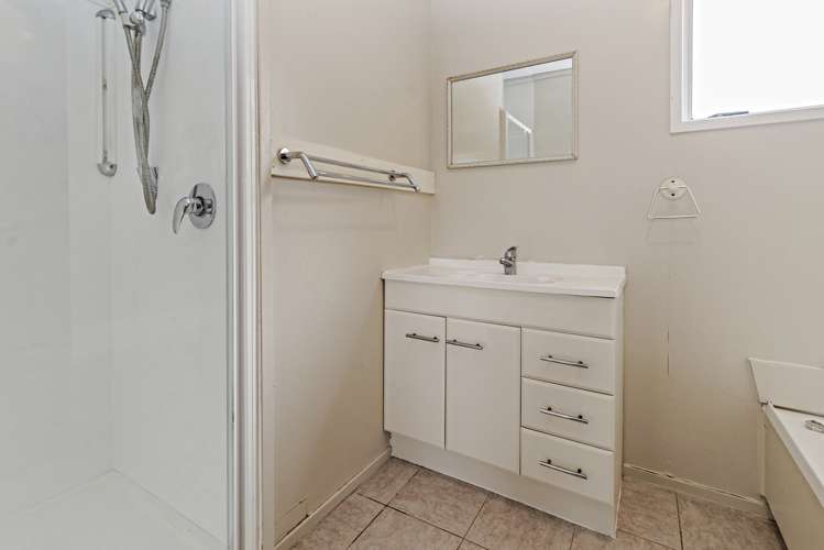 104 Kemp Road Massey_10