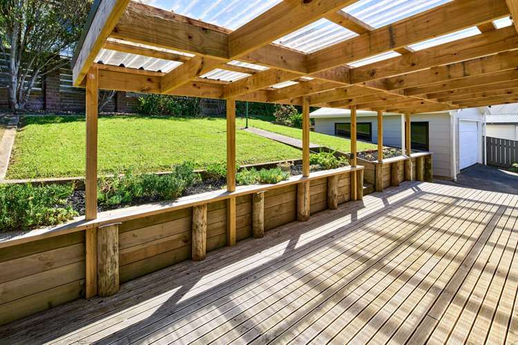 55 Omapere Street Whitby_11