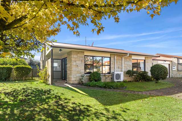 Charming two bedroom unit - walk to town!