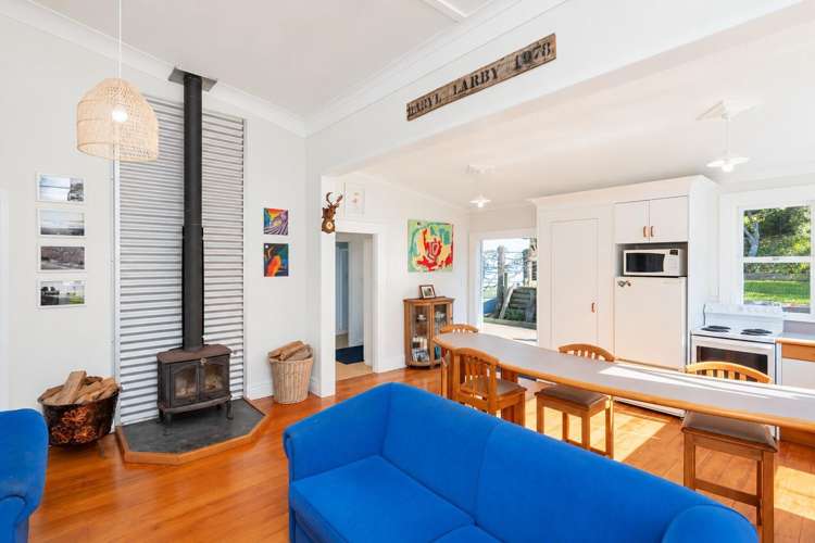 165 Beach Road Tokomaru Bay_11