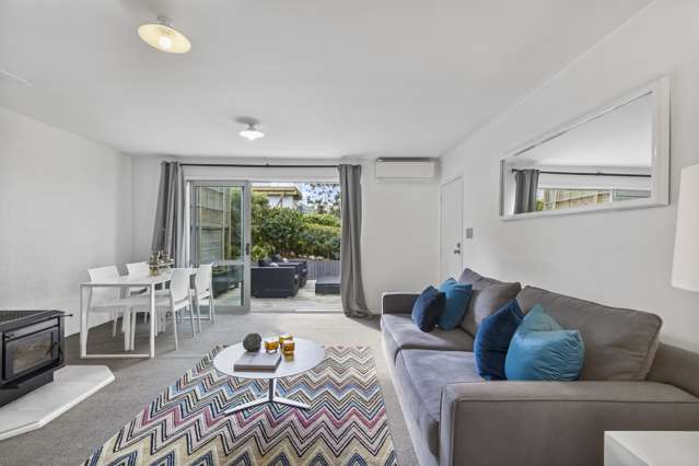 2/124 John Street 1766_2
