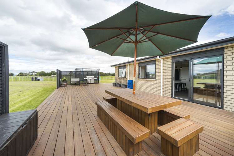 64 View Road Halcombe_16