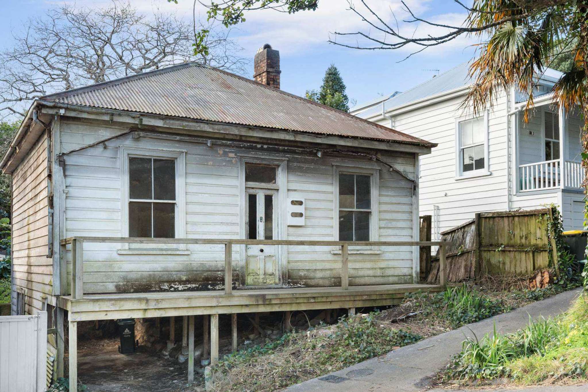 Uninhabitable shack in Parnell sells for $1.355m after super-fast auction fight