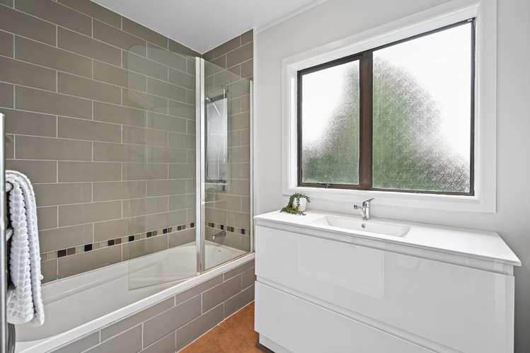 8B Wharepaina Crescent Springfield_19