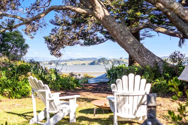 Modern Elevated Home with Direct Harbour Access