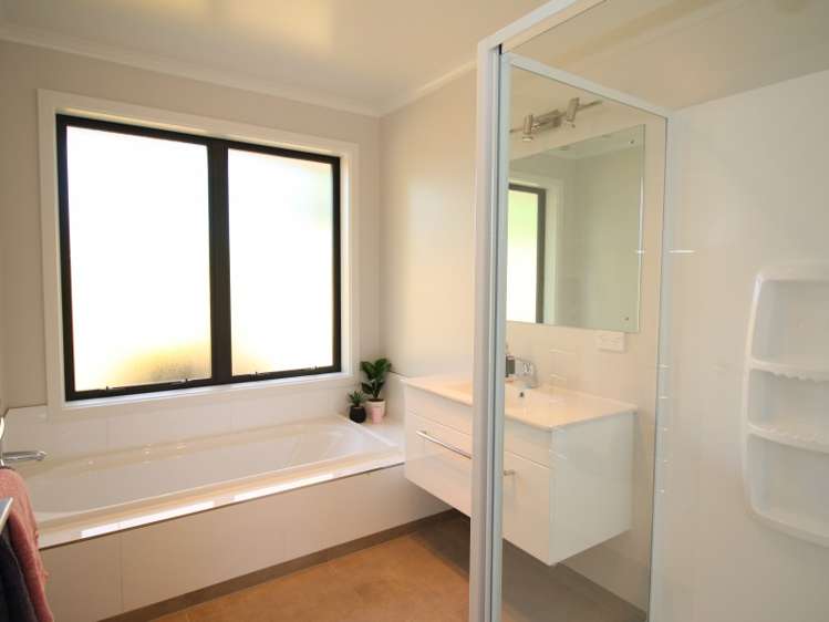 7 Woodham Drive Allenton_16