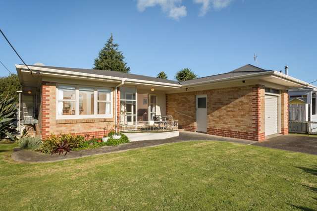 Solid, Sunny & Centrally Located!