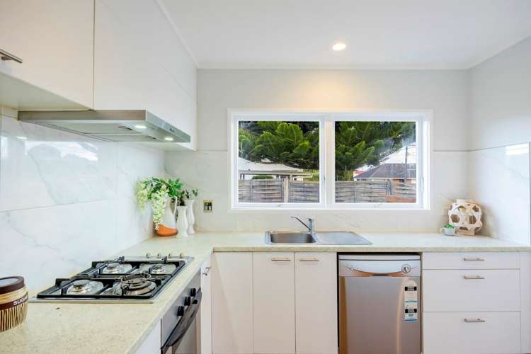 2/6 Northcote Road Takapuna_7