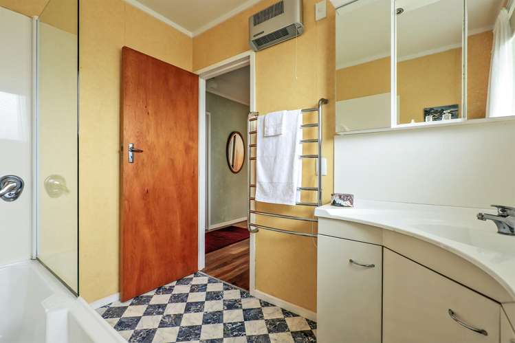 17 Neeve Road Taradale_13