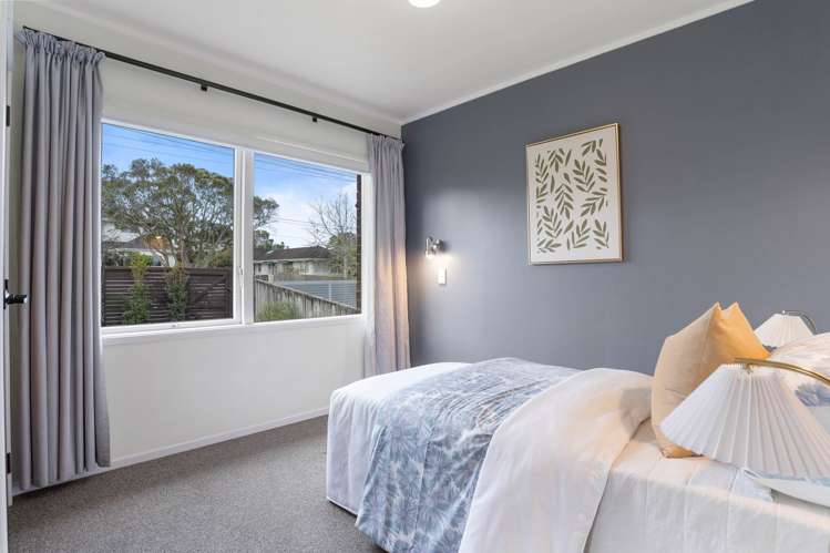 8 Riviera Place Hauraki_17