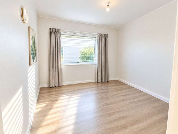 2/1 Yeovil Road Te Atatu Peninsula_3