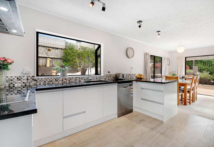 2/10 Tallington Crescent Torbay_8