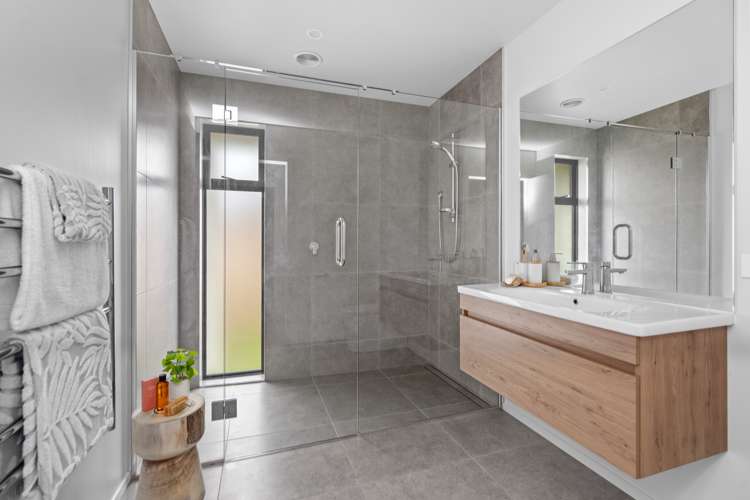 27 Saint Michael Crescent One Tree Point_26