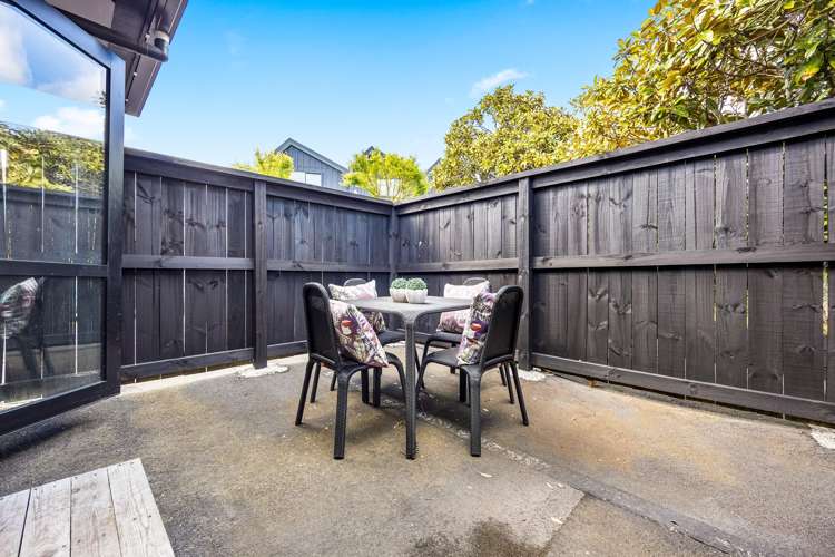 5/108-112 Unsworth Drive_4