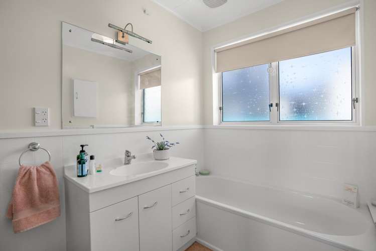 68A Gurney Road Kelson_14