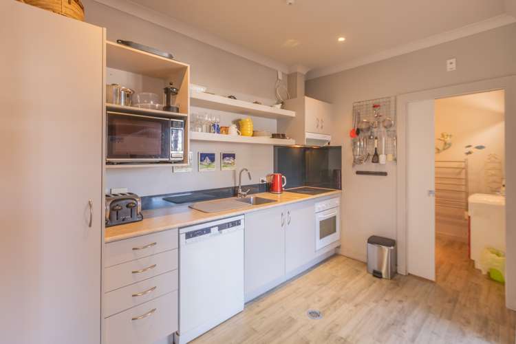 2a/3 Shakespeare Road Napier South_6