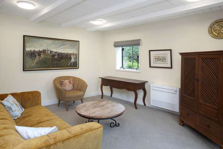 85e Beach Road Akaroa_14