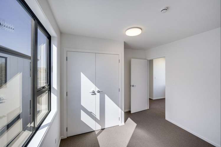 1204A Norfolk Crescent Mayfair_8