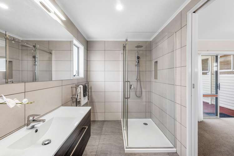 10 Borrowdace Avenue Botany Downs_28