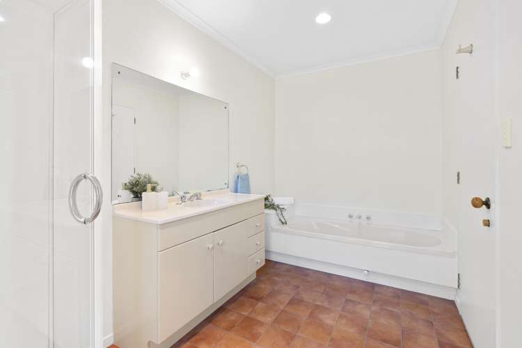 6 Redwood Crescent Westown_15
