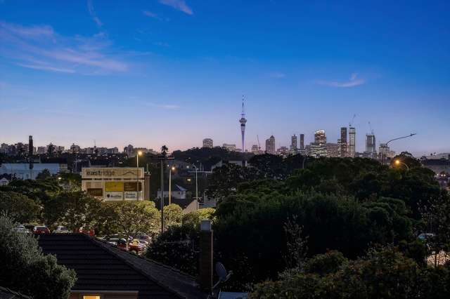 Designer Coastal Living  Minutes from the CBD