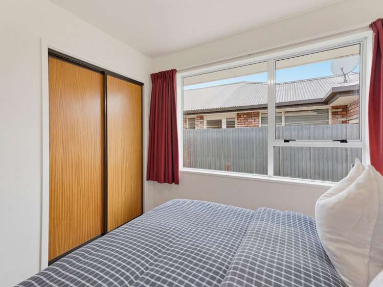 2/2 Bentley Street Russley_13