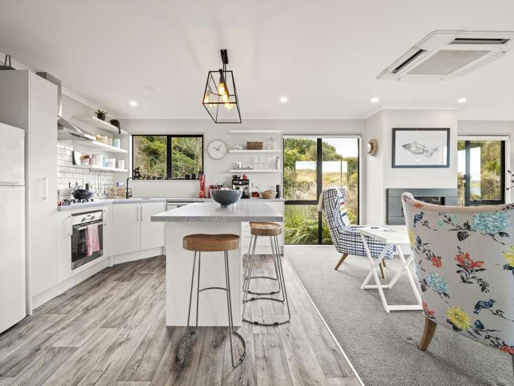 46 Esplanade Kaka Point_8