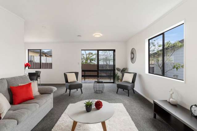 2/7 Maplesden Drive Clendon Park_3