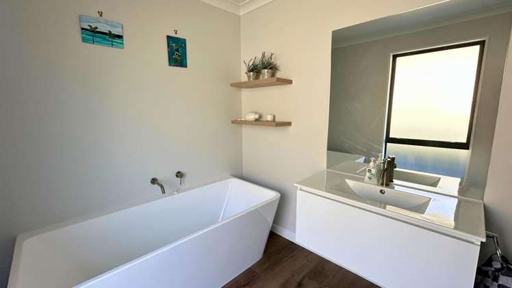 6 Lake View Place Fairhall_13