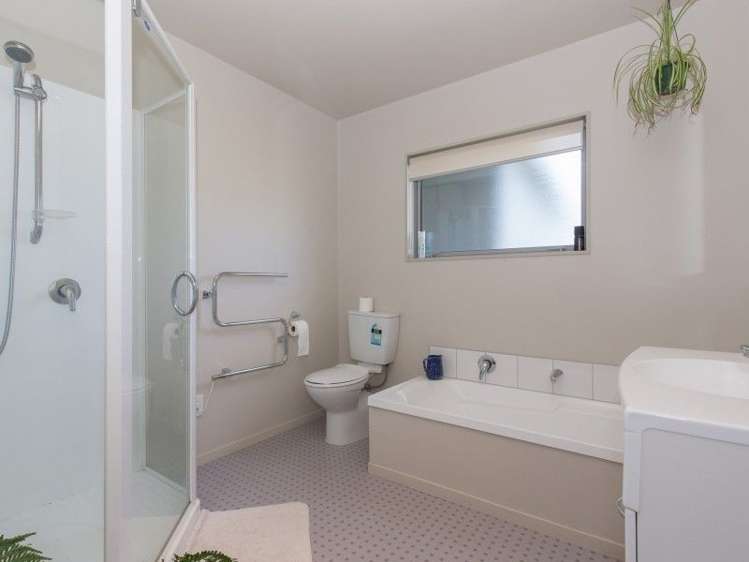 69 Dale Street Albert Town_13