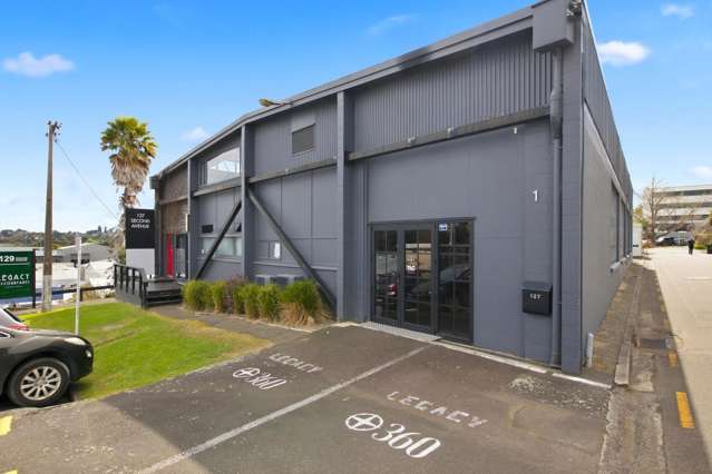 Office space with serious style & onsite parking!
