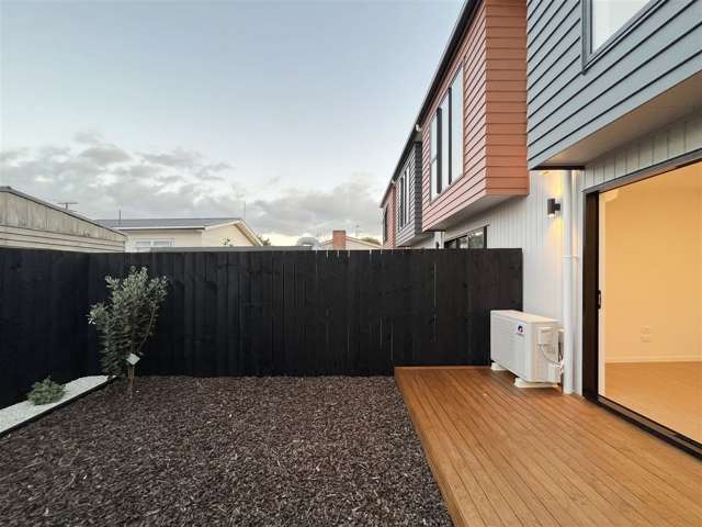 4/17 Rewarewa Road Te Atatu Peninsula_1