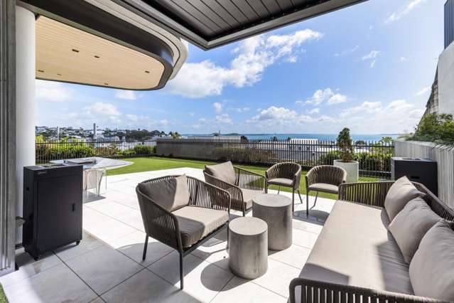 Garden apartment over looking the harbour