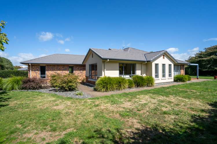 200 The Oaks Drive Leamington_2