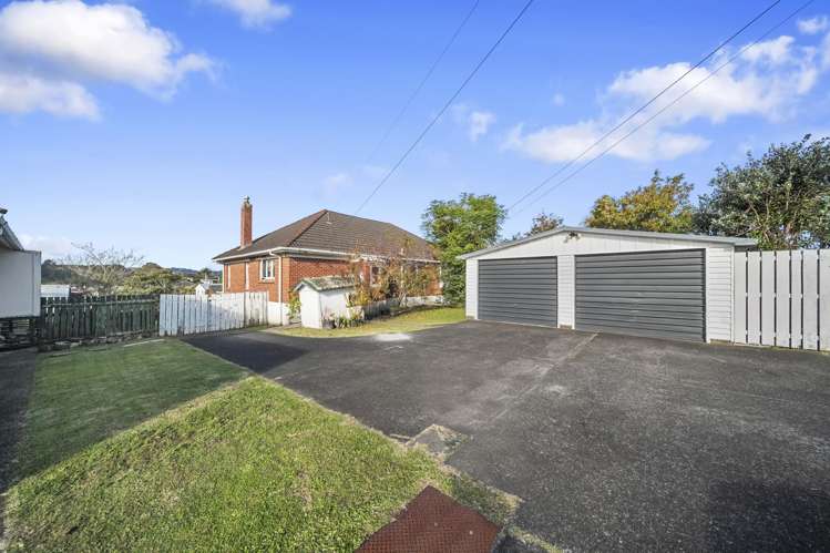 27 and 29 Orams Road_5