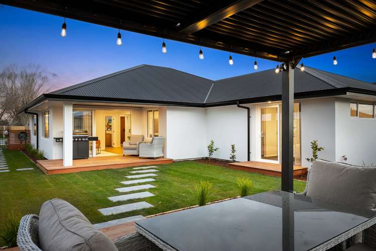 8 Strowan Avenue Elgin_1