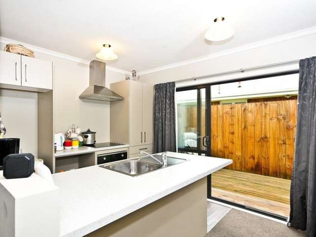 2/82 Clyde Street Hamilton East_1