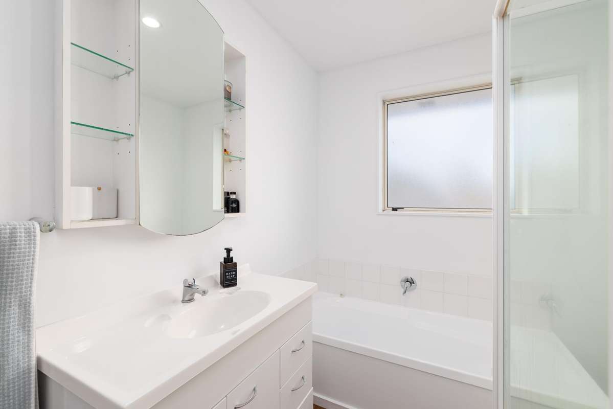 260E Breezes Road_4
