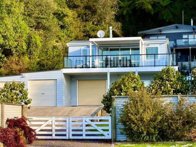 5 bdrm 5 car garaging -Lakeside Luxury at Pristine Lake Roto