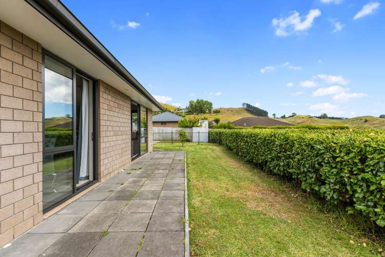 8 Ballintoy Park Drive Welcome Bay_11