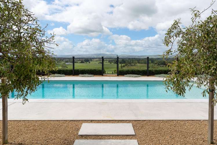 83 Charles Robert Drive Kahutara_33