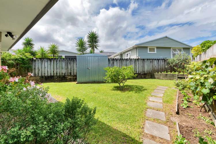 8a Aotea Road Glen Eden_11