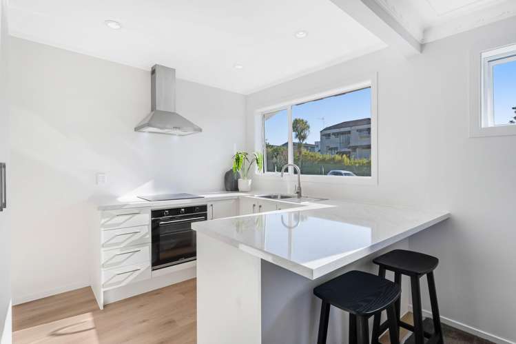 75 Marine Parade Mellons Bay_9
