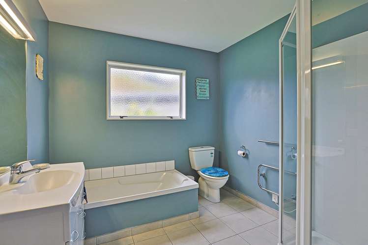 9 John Ross Place Kairakau Beach_16