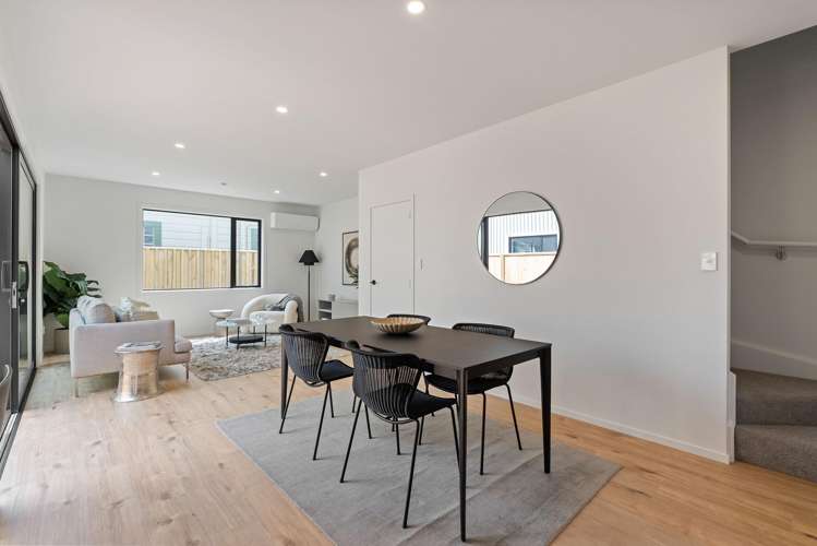 2/161 Onepu Road Lyall Bay_9